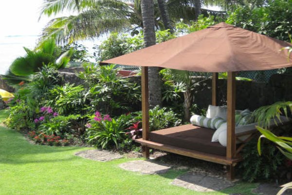 Garden pavilion set into a lush planting